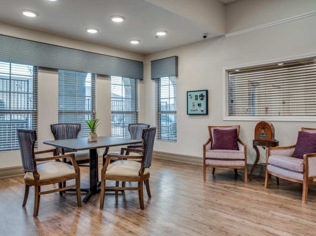 Iris Memory Care of Rowlett offers a beautiful living room in Rowlett, TX
