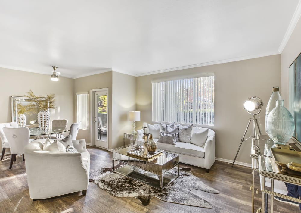 Living room at Meridian at Stanford Ranch in Rocklin, California