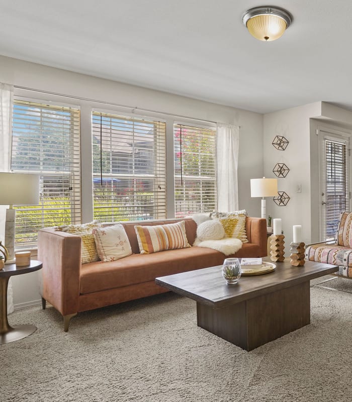 Living room at Nickel Creek Apartments in Tulsa, Oklahoma