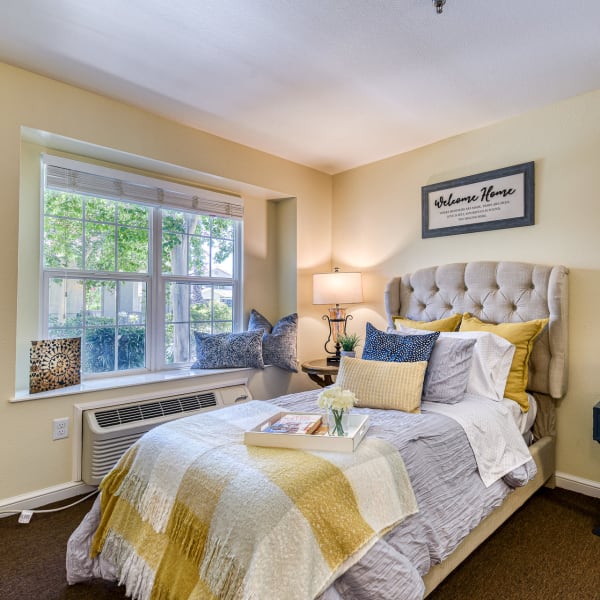 Resident bedroom at Pacifica Senior Living Hemet in Hemet, California