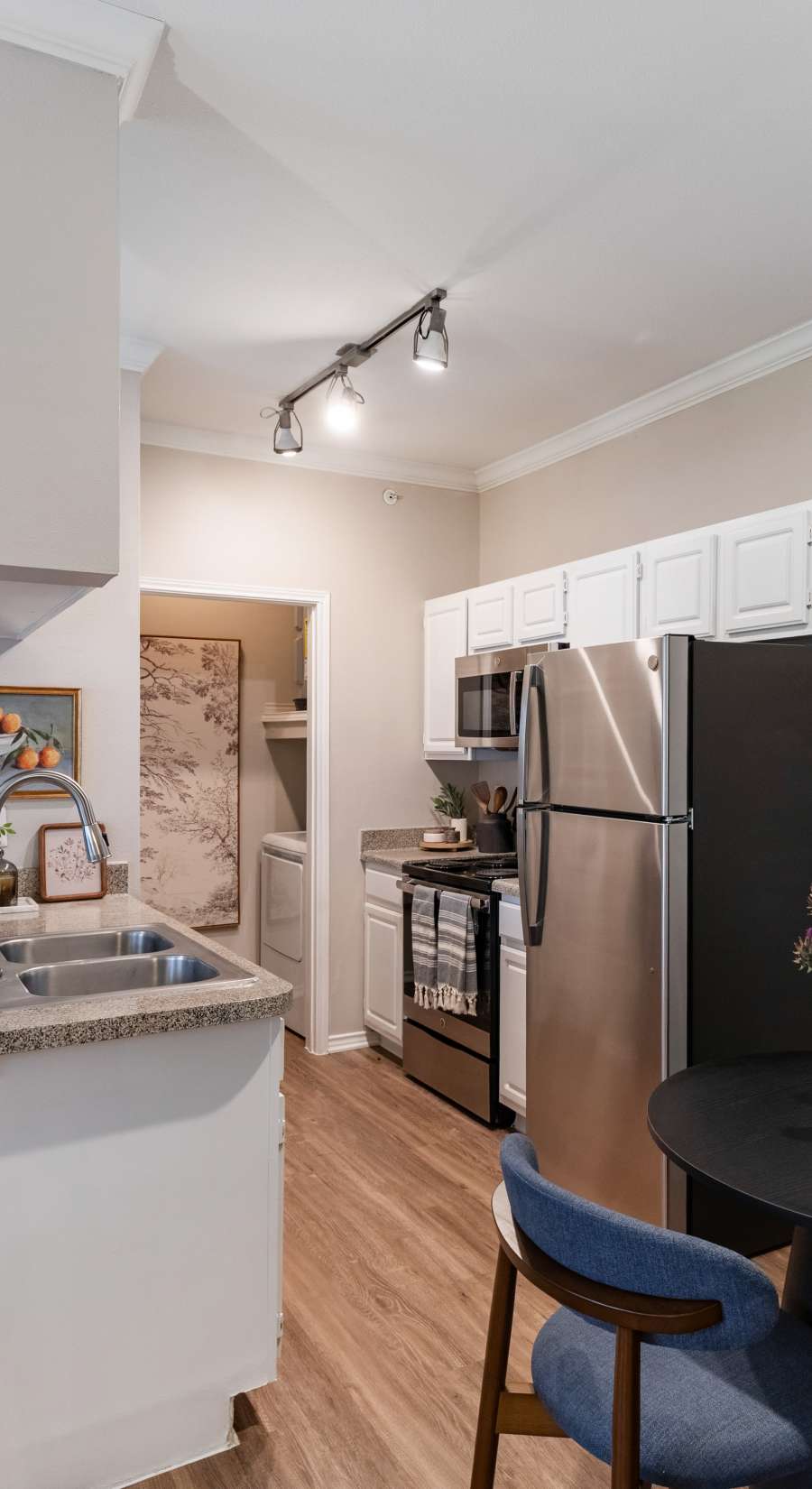 White cabinets at Breckinridge Point Apartments in Richardson, Texas 
