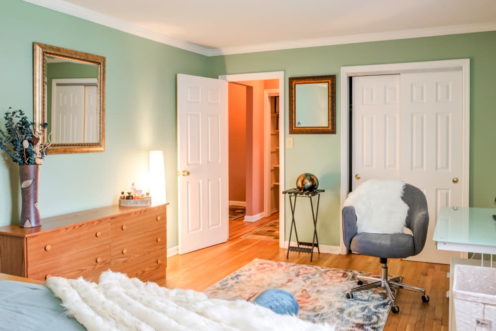 Photos of Wingate Apartments in Hamilton, NJ