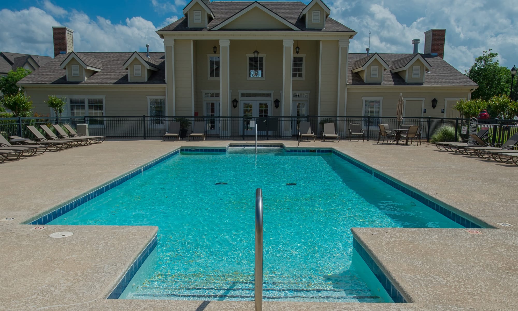 Apartments at Villas at Stonebridge in Edmond, Oklahoma