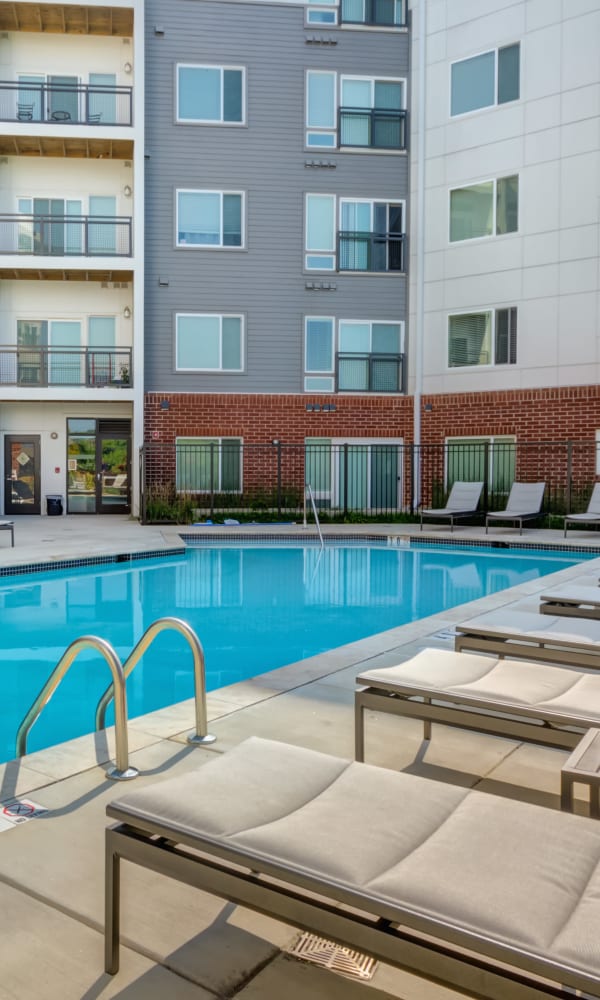 Beautiful swimming pool and lounge area at Crossings at Olde Towne in Gaithersburg, Maryland