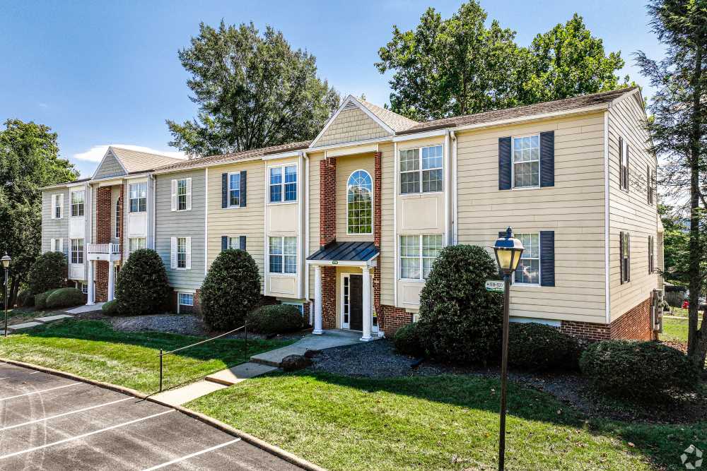 Exterior apartment building at Villas at Southern Ridge in Charlottesville, Virginia