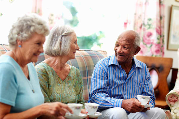 Residents enjoying tea together at The Crossings at Ironbridge in Chester, Virginia