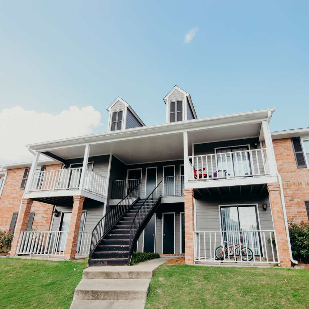 Exterior of the apartment at Tapestry on Vaughn in Montgomery, Alabama