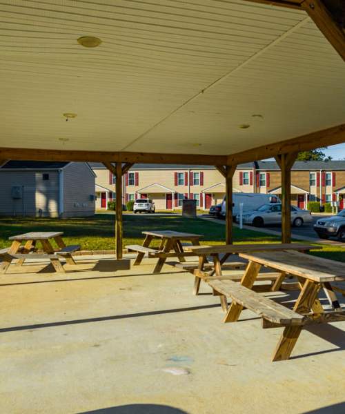 Picnic area with seating near Forest Ridge in Richmond, Virginia