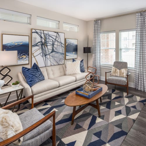 A modern, furnished living room at Mosby Ingleside in North Charleston, South Carolina