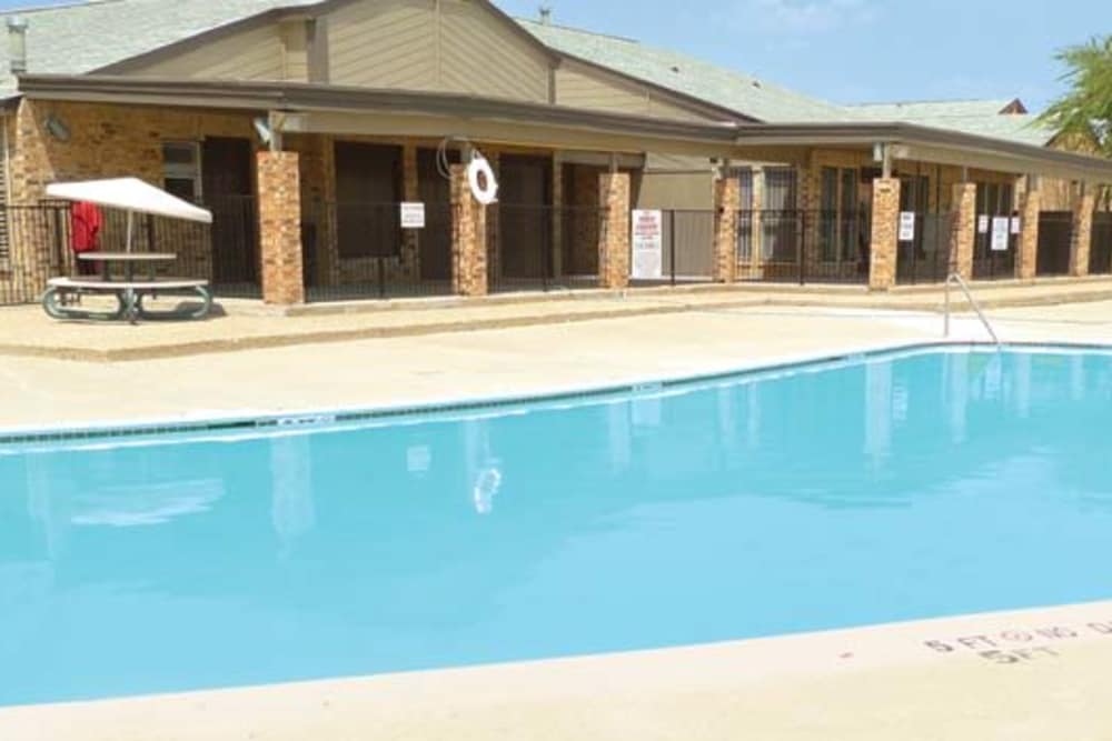 Beautiful swimming pool at Ladera Palms in Fort Worth, Texas