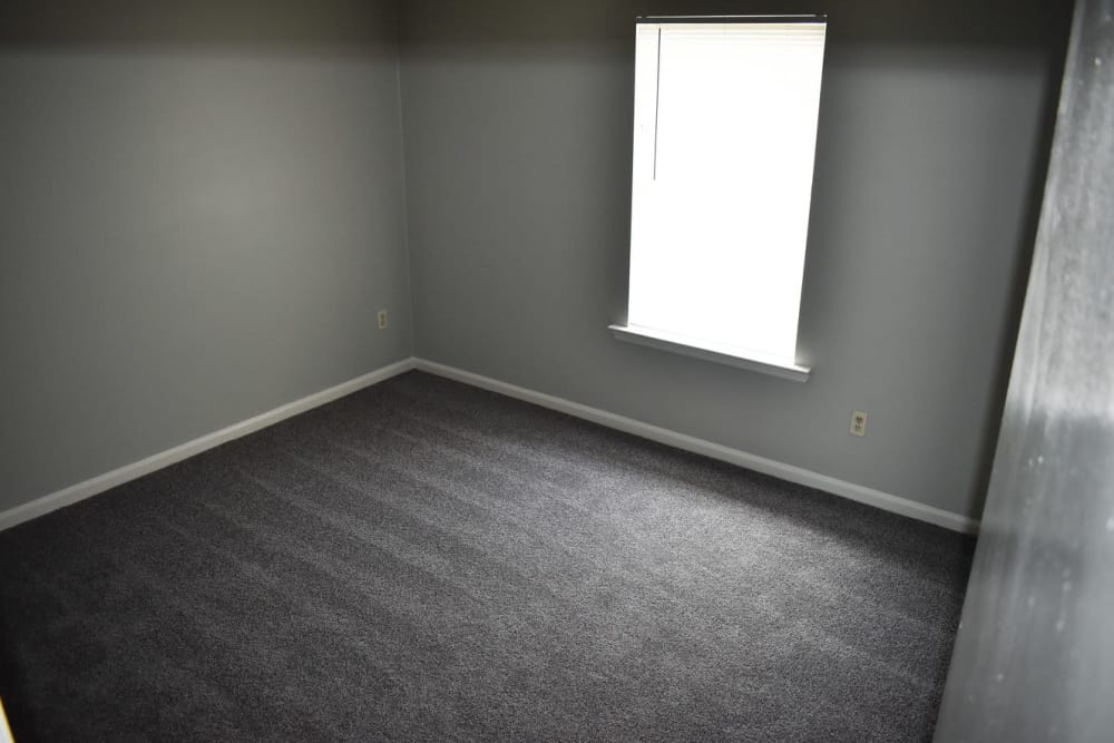 Empty apartment living room at 2800 McFarland in Tuscaloosa, Alabama