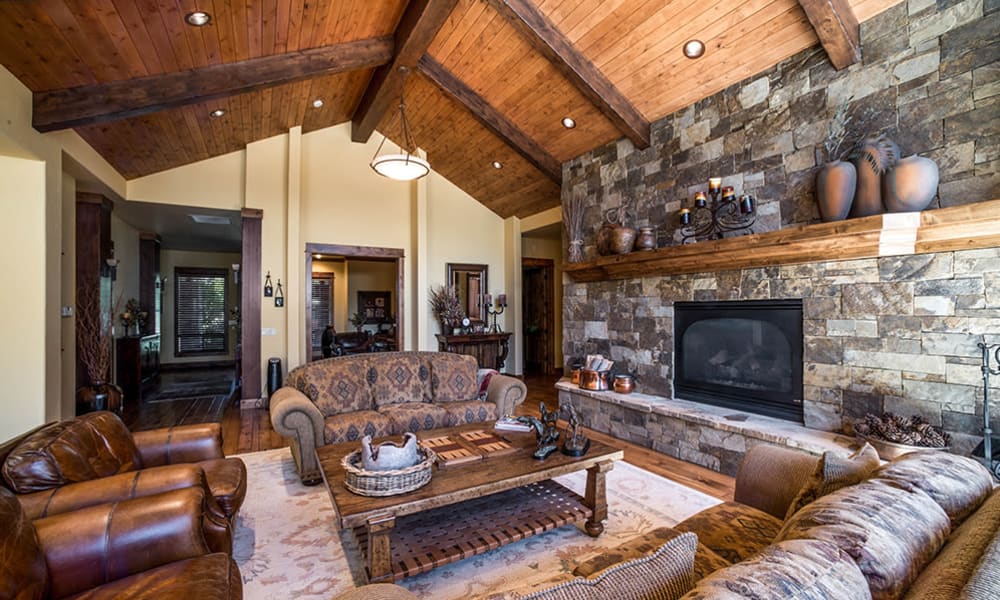 A cottage dining room and kitchen at Touchmark at Mount Bachelor Village in Bend, Oregon