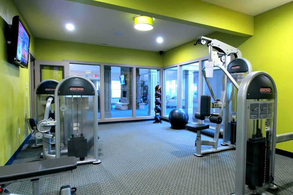 Onsite fitness center at Slate Ridge at Fisher's Landing Apartment Homes in Vancouver, Washington