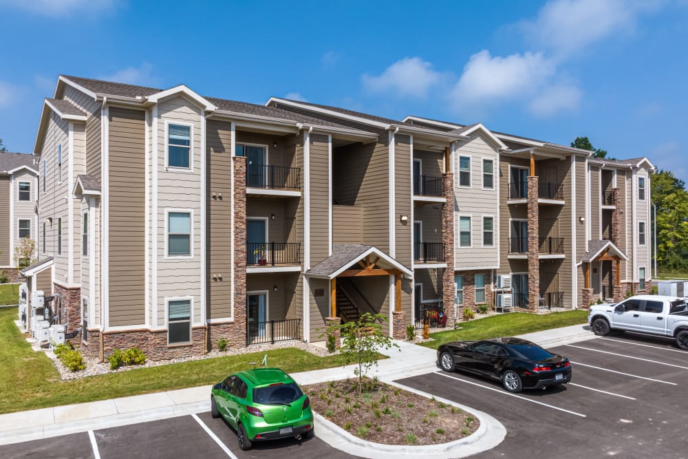 Exterior of apartment complex and parking lot at Forest Ridge Villas in Kansas City, Missouri