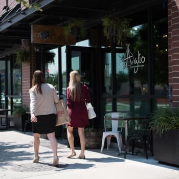 Restaurants and bars near The Paramount at South Market in New Orleans, Louisiana