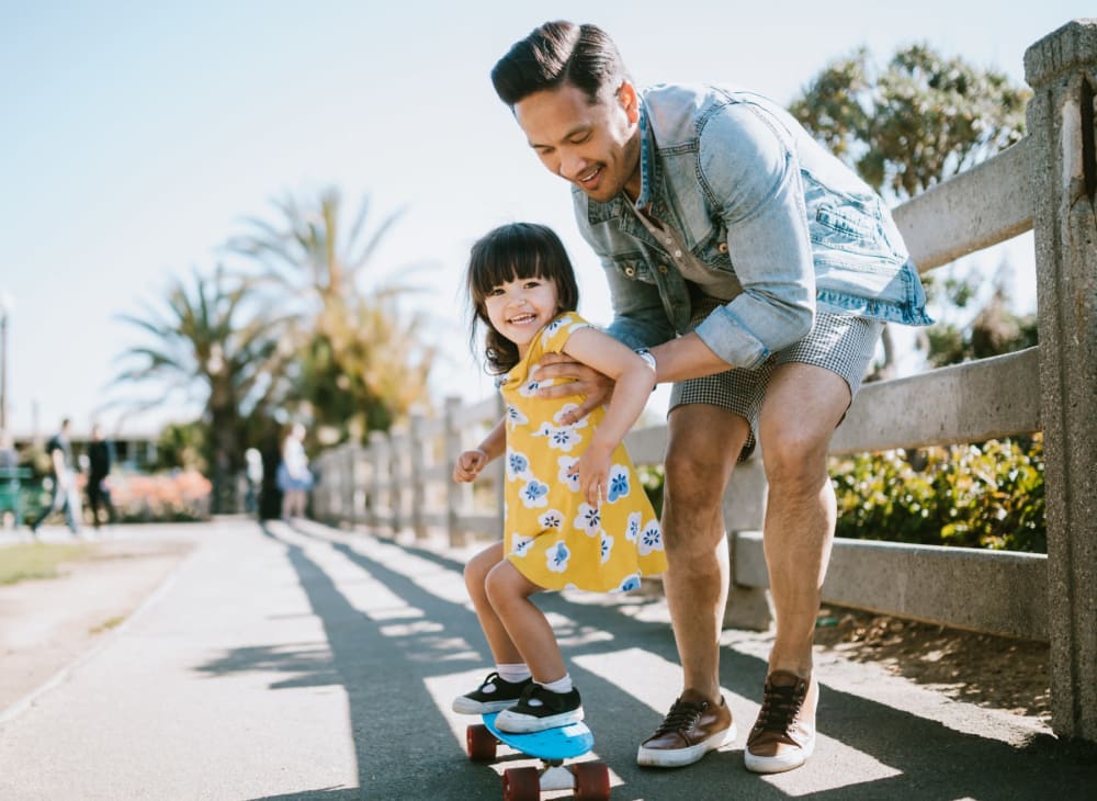 a father teaching his daughter to skate at Blue Sky in Fallon, Nevada