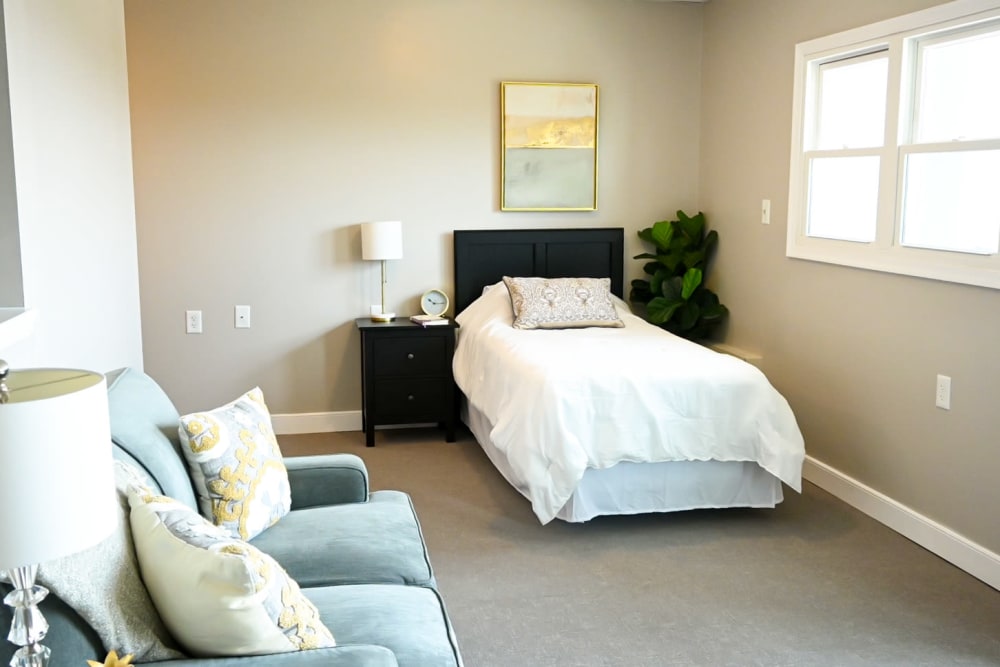 A bedroom at English Meadows Laurens Campus in Laurens, South Carolina