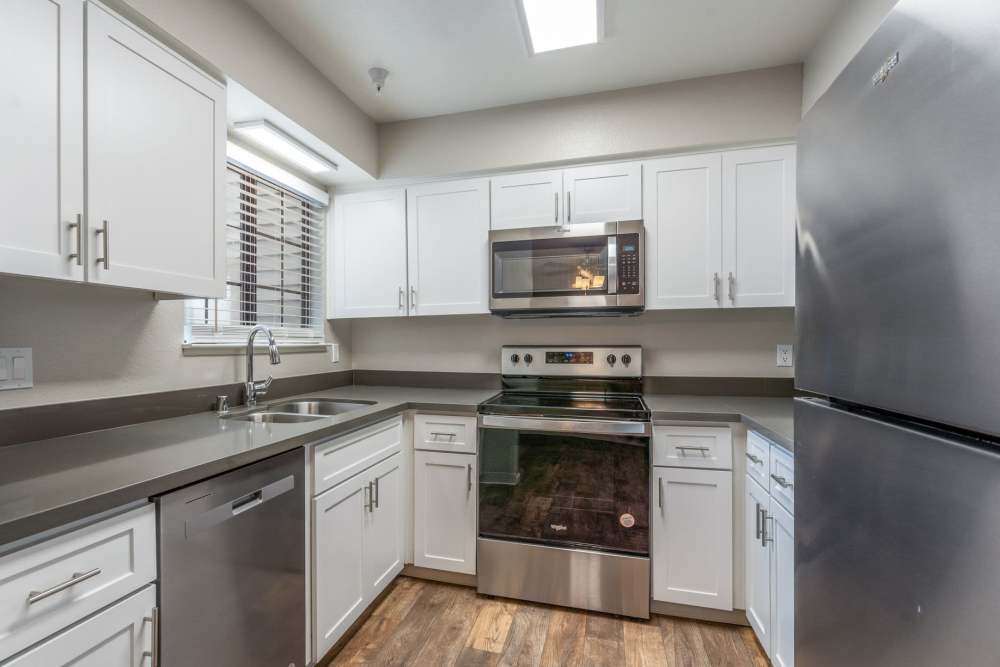 Large kitchen for family dinners at Hidden Lake Condominium Rentals in Sacramento, California