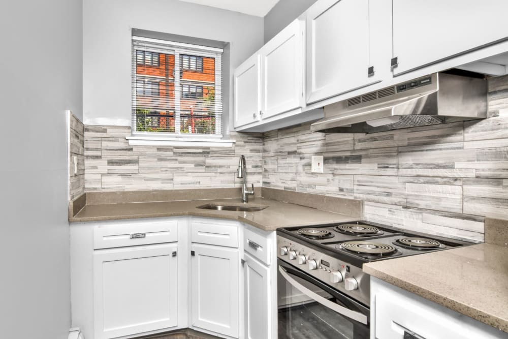 Modern kitchen and appliances at The Mark at Carriage West in Hartford, Connecticut