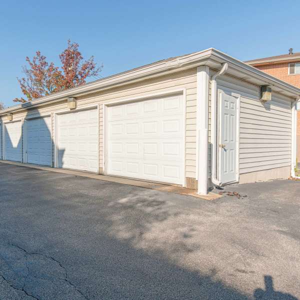 Stanford Place Apartments offers a wide variety of amenities in Saint Louis, Missouri