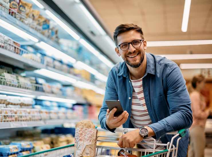 Resident shopping groceries near Norman Ridge Townhomes in Terrell, North Carolina
