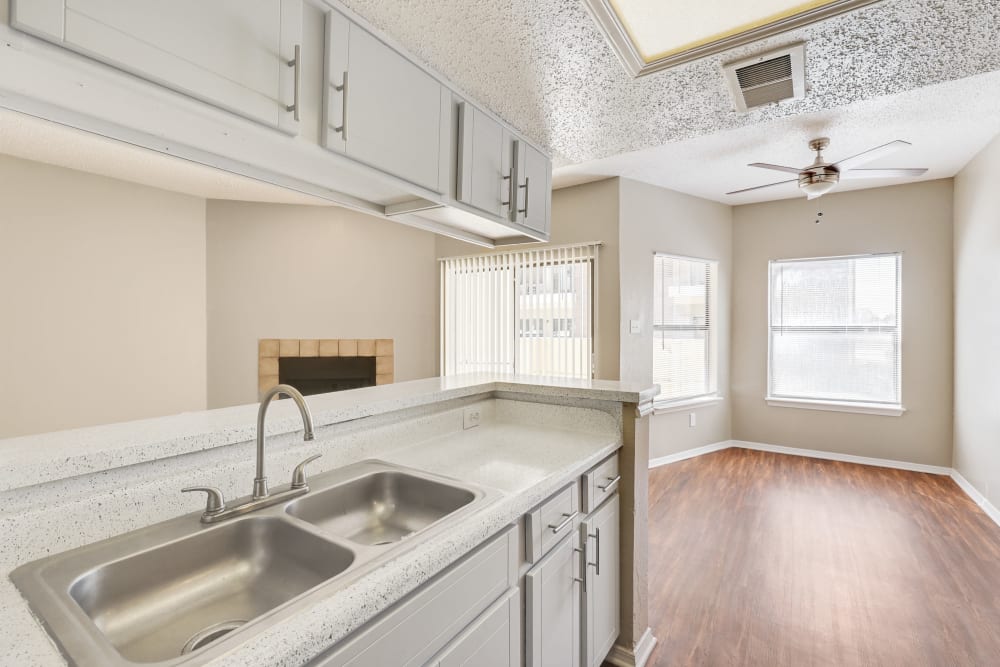 kitchen and dining room at Summit Point Apartments in Mesquite, Texas