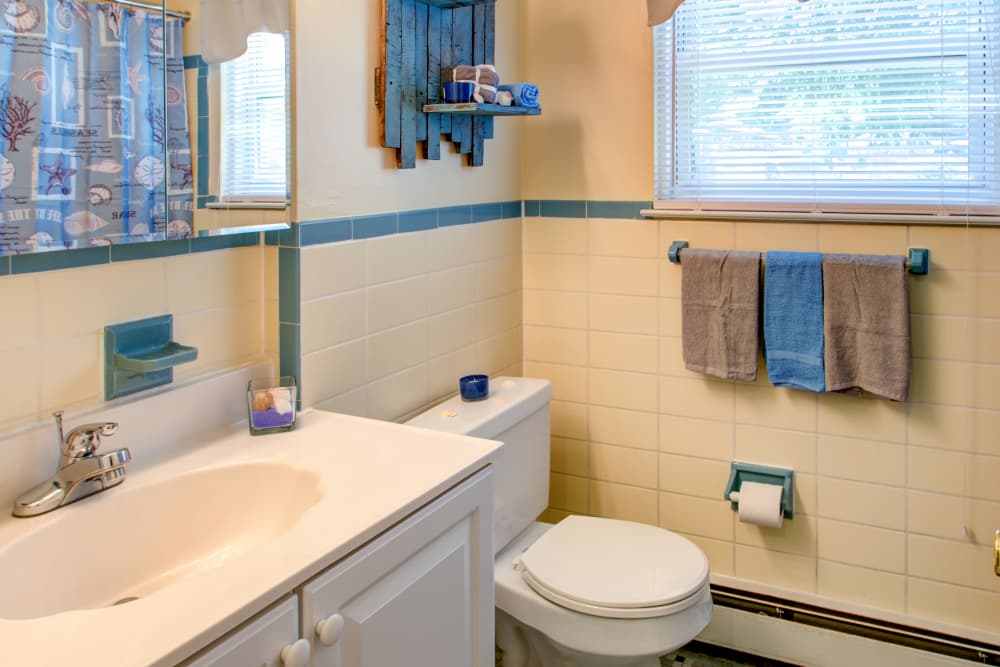 Photos of Pointe Breeze Apartments in Bordentown, New Jersey