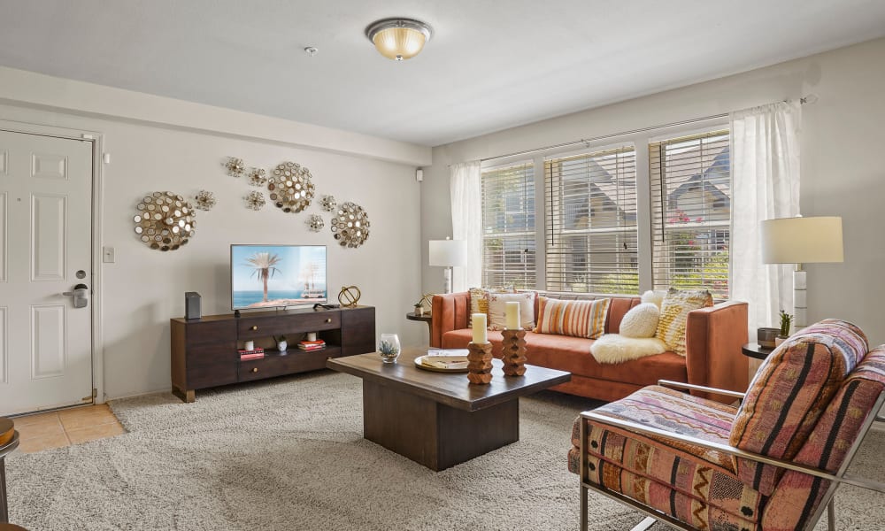 Living room at Nickel Creek Apartments in Tulsa, Oklahoma