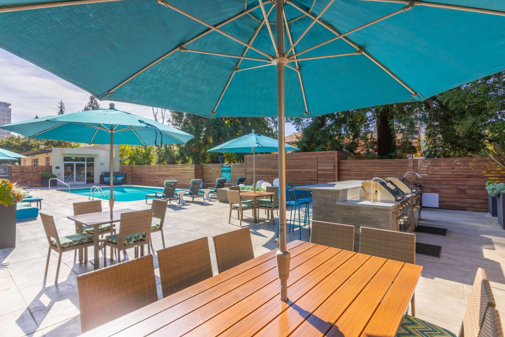 Mia offers luxury sitting areas with blue umbrellas in Palo Alto, California