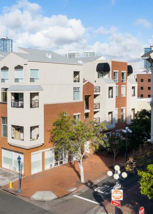 Rooftop lounge at Cornerstone Lofts in San Diego, California