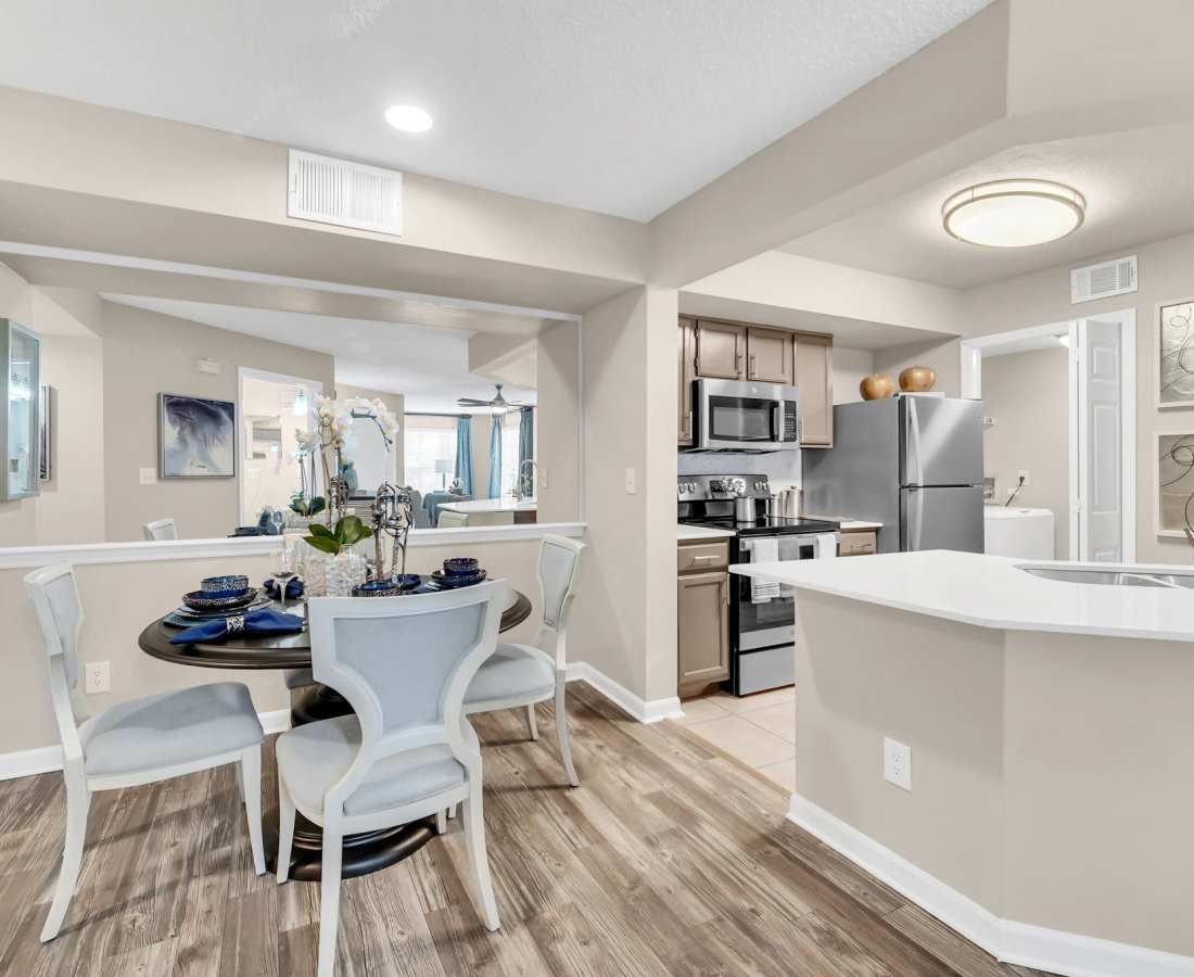 Kitchen and dining area at The Summit At Metrowest in Orlando, Florida