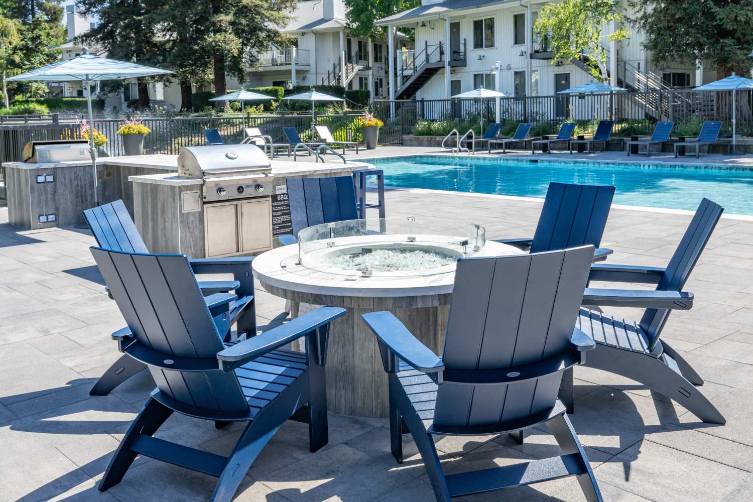 Outdoor lounge at Cotton Wood Apartments in Dublin, California