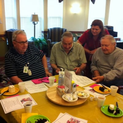 Group of residents dining at Sawtooth Ridges Apartments