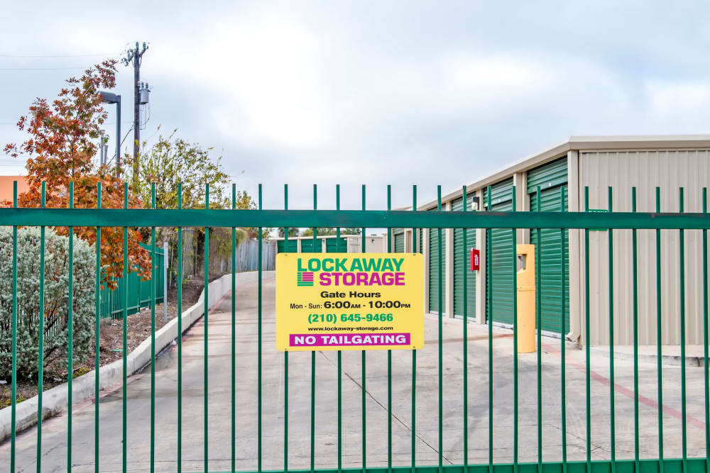 San Antonio Tx Self Storage Near Lackland Afb Lockaway Storage