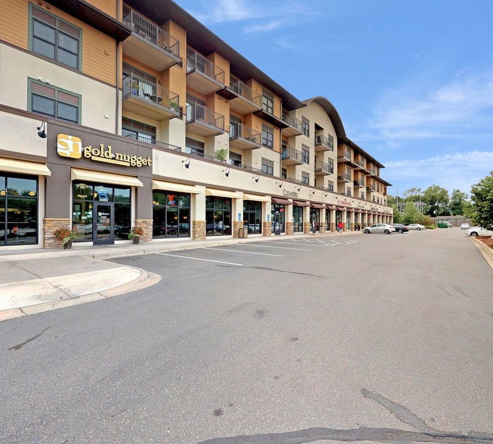 Retail space near Oaks Glen Lake in Minnetonka, Minnesota