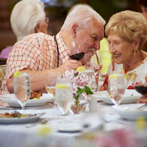 Residents enjoying fine dining at The Crossings at Eastchase in Montgomery, Alabama