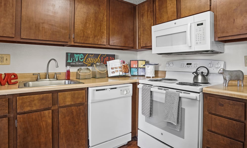 the Spacious kitchen with granite countertops and light cabinetry at Hunter's Ridge in Oklahoma City, Oklahoma