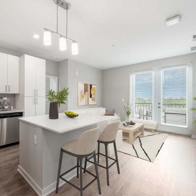Cute dining room and kitchen area with hardwood flooring at Jade at North Hyde Park in Tampa, Florida