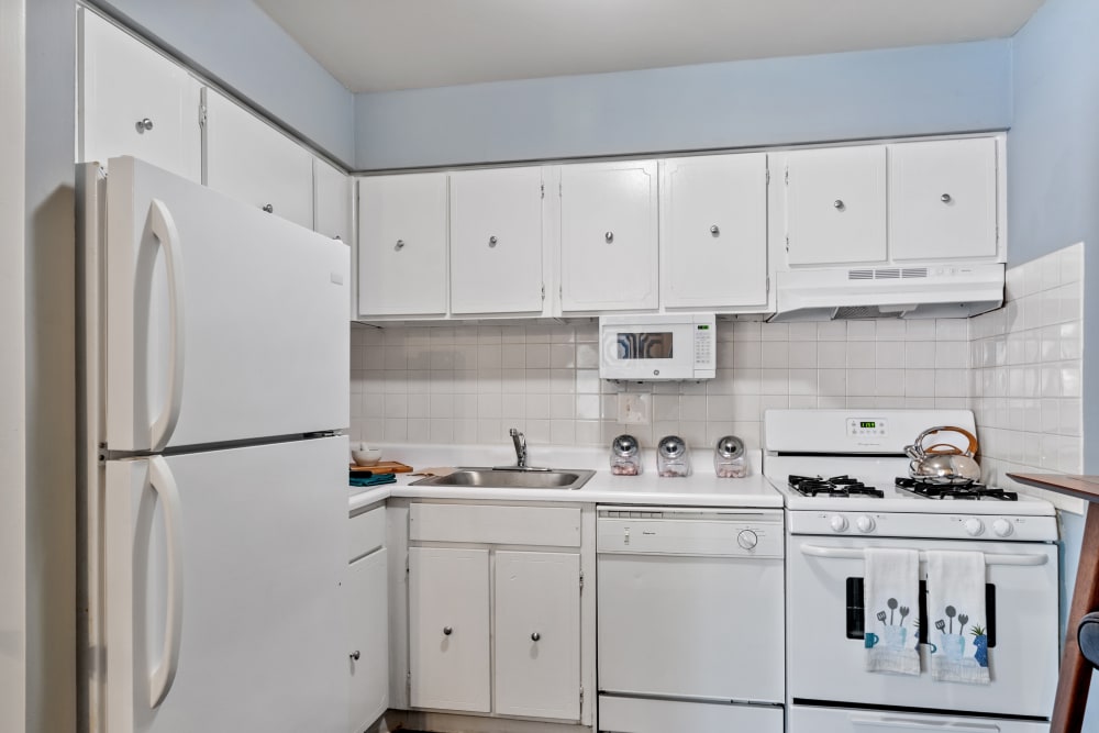 Enjoy apartments with a kitchen at Brookmont Apartment Homes