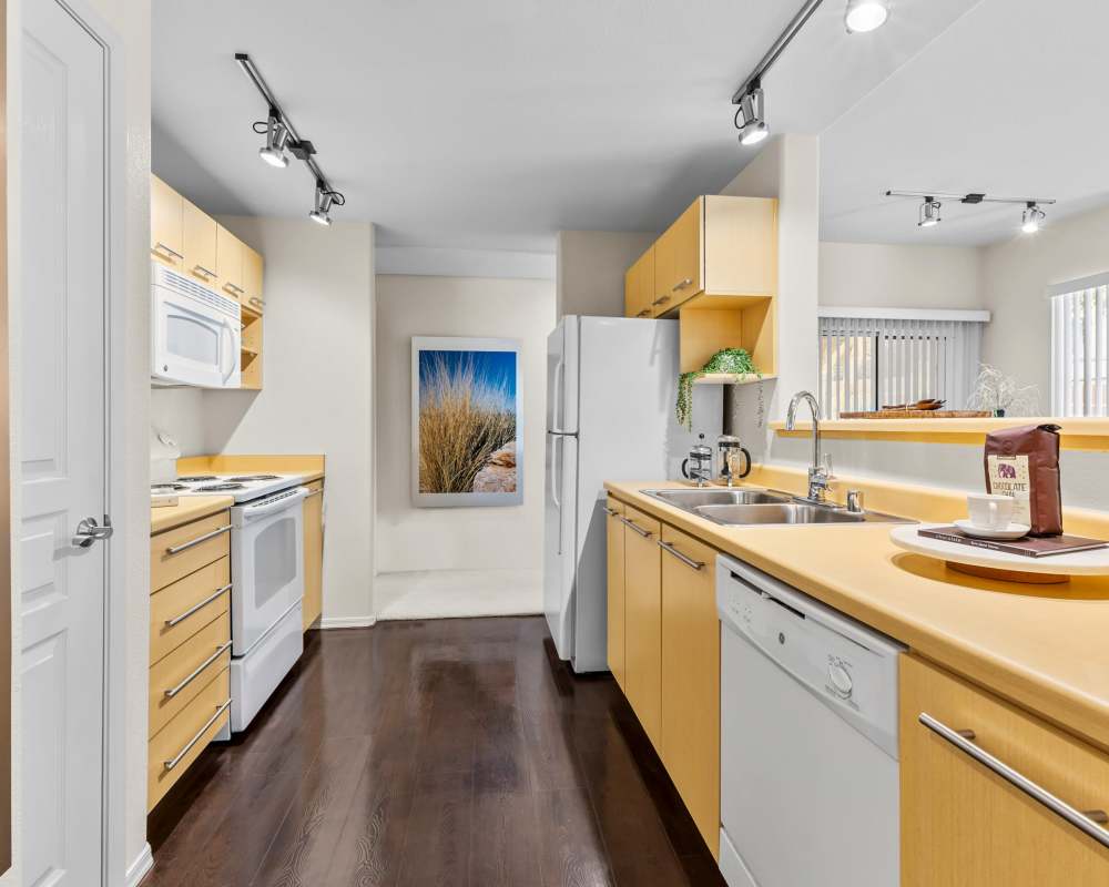Sage Luxury Apartment Homes offers a modern kitchen in Phoenix, Arizona