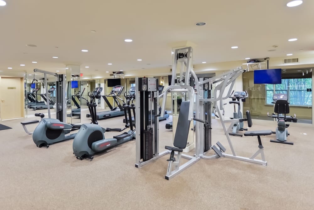 Fitness Center at Horizons at Franklin Lakes located at Horizons at Franklin Lakes Apartment Homes in Franklin Lakes, New Jersey