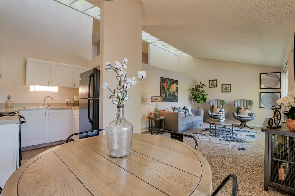 Lakeside Landing Apartments: Luxurious Living with Unmatched Waterfront Views