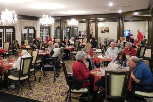 The exquisite dining hall at The Lakes of Paducah in Paducah, Kentucky