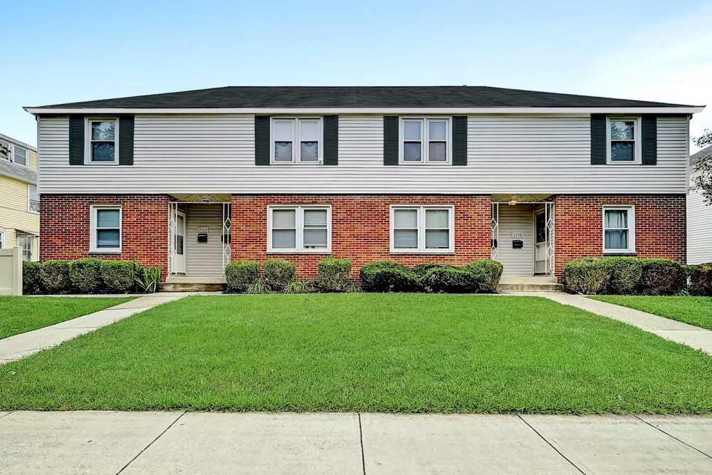Exterior of apartment building at Eden Green Townhomes in Columbus, Ohio
