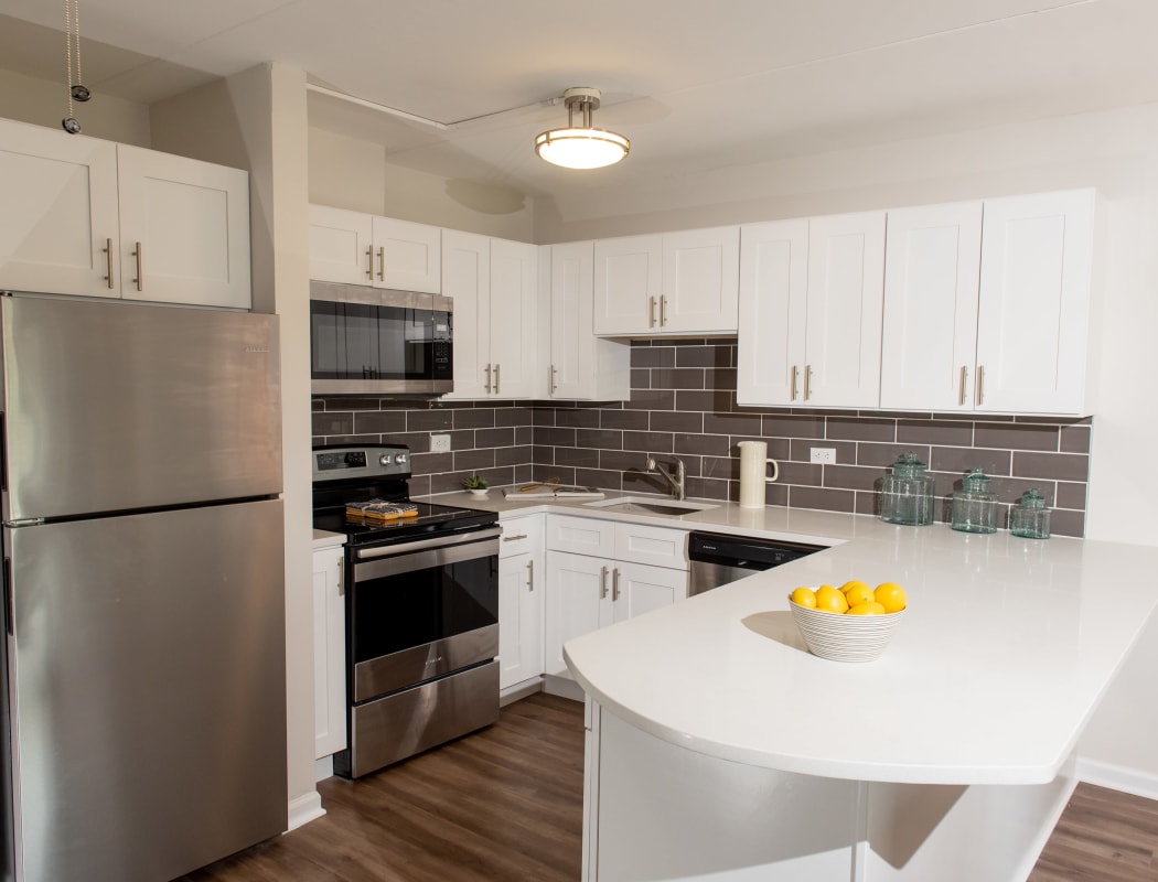 Beautiful apartment features await at Pine Hill Apartments in Wheeling, Illinois