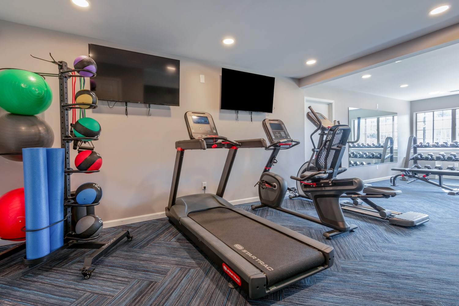 Fitness center at Waverlywood Apartments & Townhomes in Webster, New York