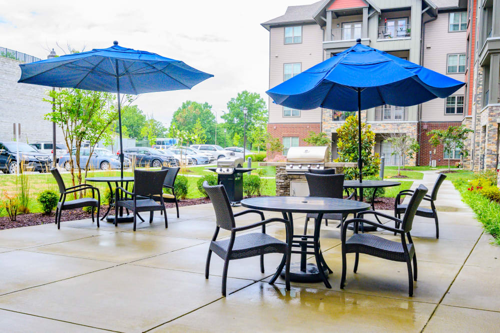 Outdoor patio seating at Harmony at Brentwood in Brentwood, Tennessee