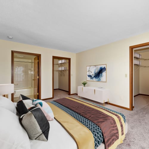 Spacious bedroom at Vantage Pointe West Apartments | Apartments in Cincinnati, Ohio