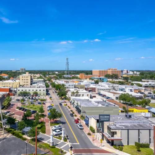 Aerial view of lakeside apartment community at The Carlton At Lake Dexter in Winter Haven, Florida