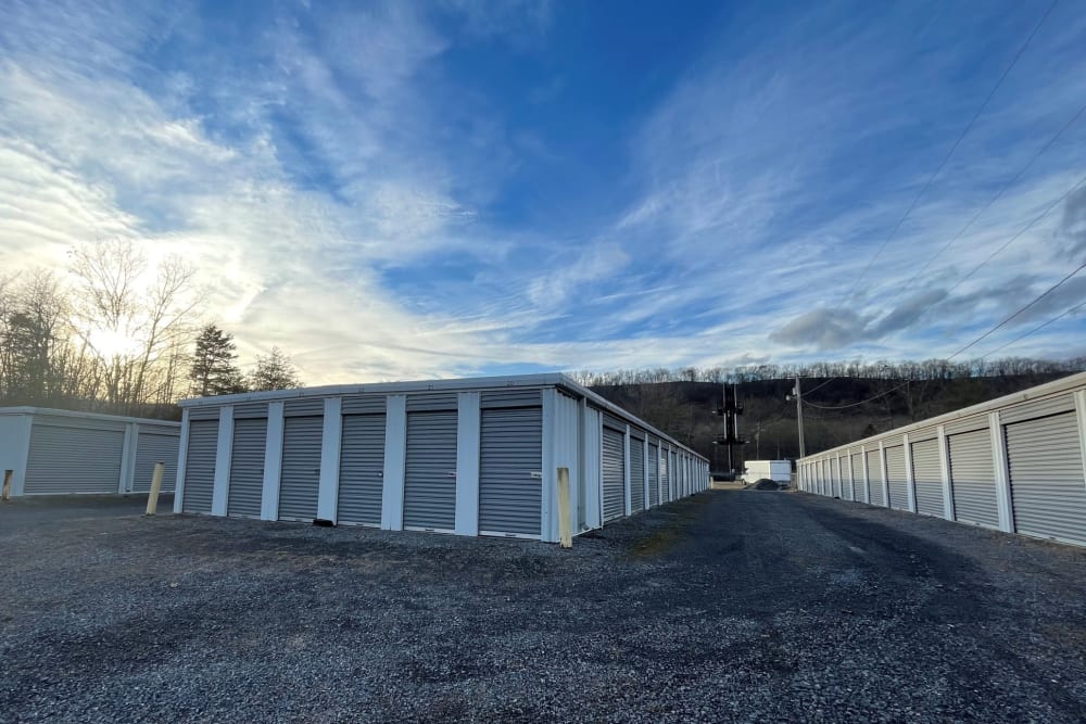 Plenty of outdoor units for rent at KO Storage in Berkeley Springs, West Virginia. 